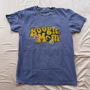 Hubs & Her Women’s Limited Edition Boogie Mom Purple Graphic T-Shirt Sz Small